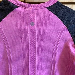 Lululemon size 0 long sleeve fitted top